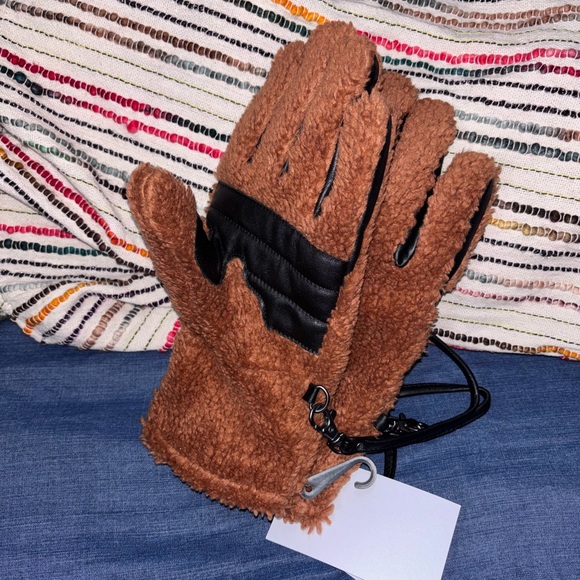 NWT! *UGG* | FLUFF GLOVES | L/XL | HARDWOOD - Picture 5 of 7